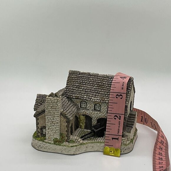 David Winter Tyddyn Siriol Charming Stone Cottage Figurine - Picture 6 of 7